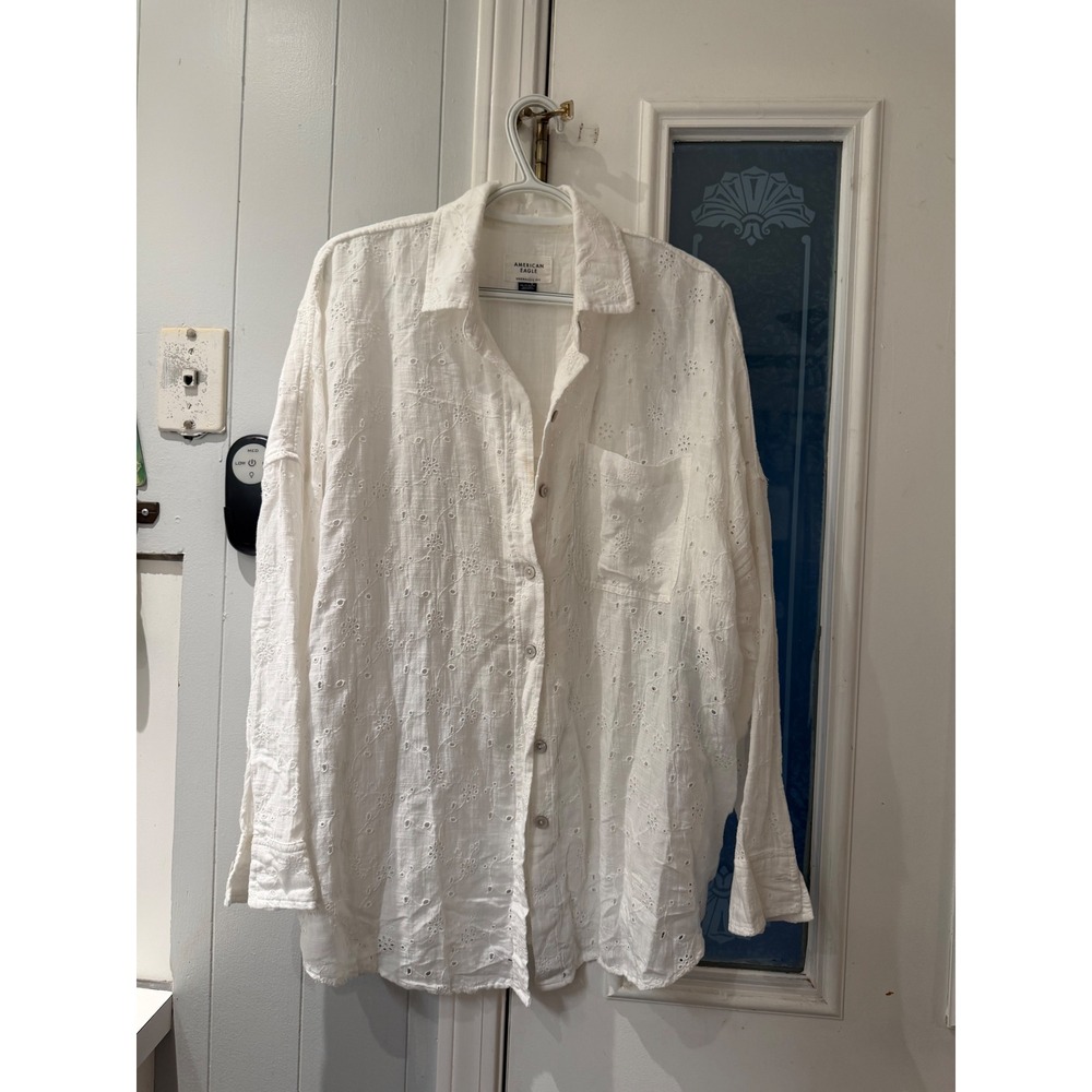 American Eagle White Eyelet Oversized Button Down Shirt Floral Embroidered XS
